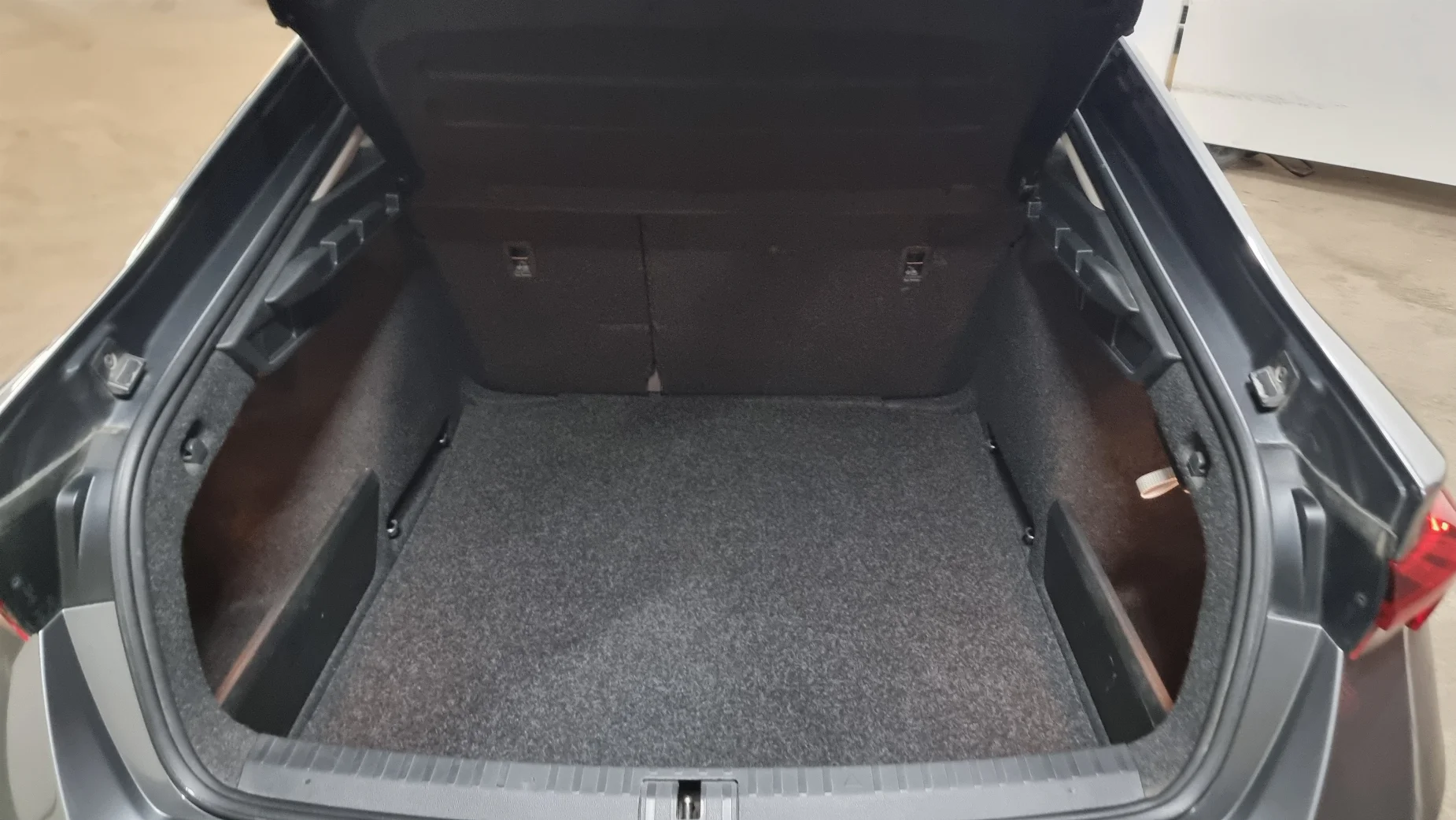 Skoda Octavia photo